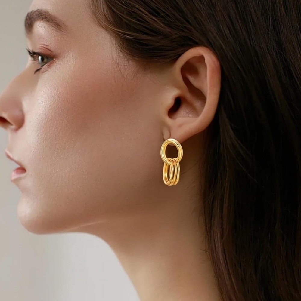 Elegant Gold Hoop Earrings
